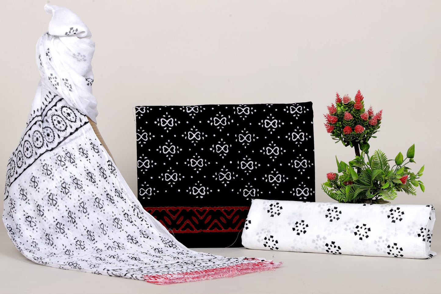 Hand Print Organic Cotton Suit With Chiffon Dupatta