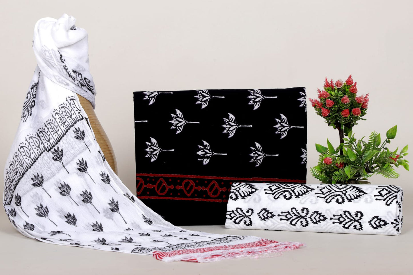 Hand Print Cotton Suit With Chiffon Dupatta (33)