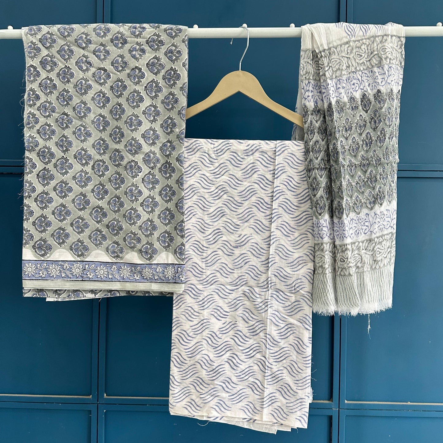 Hand Print Cotton Suit With Chiffon Dupatta (33)